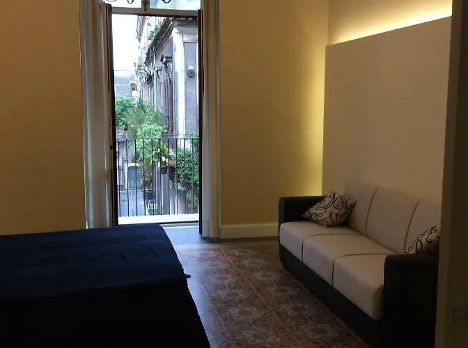 Con Terrazza In Centro Storico Катания