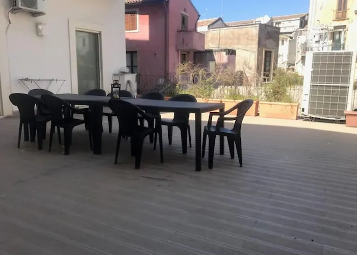 Con Terrazza In Centro Storico Катания