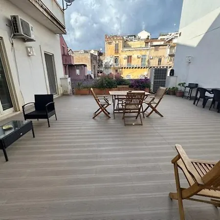 Con Terrazza In Centro Storico Apartman